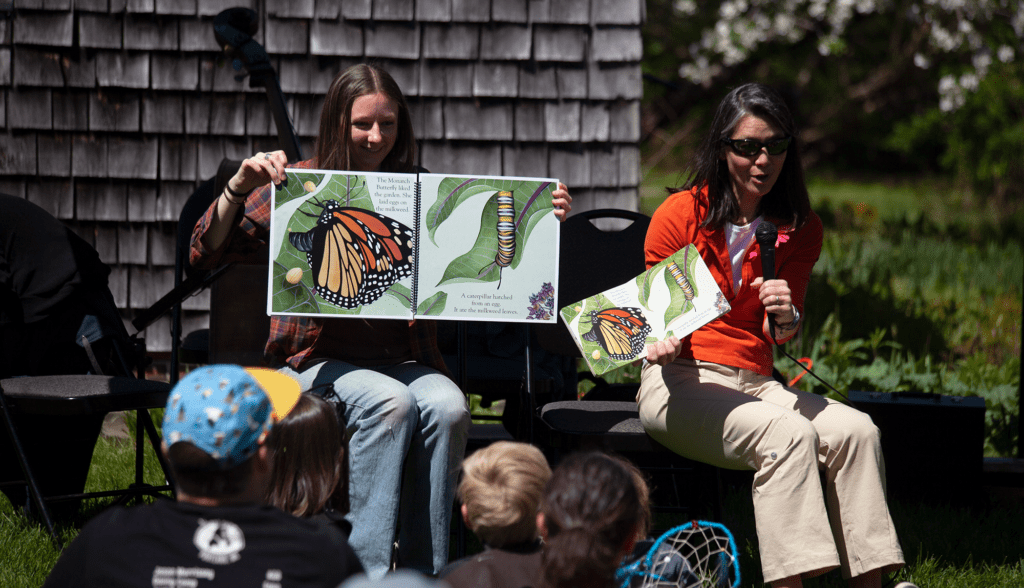 Jada Fitch and Melissa Kim read to kids